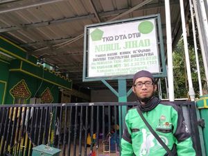 Driver Ojol Ini Punya Kisah Hidup Seperti Abah di Keluarga Cemara