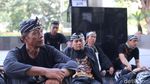 Warga Subang Gelar Aksi Duduk dan Tidur di KPK