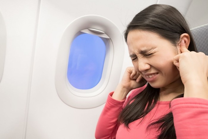 middle aged women feel tinnitus in the airplane
