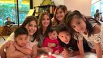 Cantik Menawan! Gaya Mikhayla, Anak Nia Ramadhani Saat Kulineran