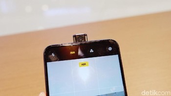 Kamera ini akan muncul ketika digunakan untuk face unlock ataupun selfie. Foto: Adi Fida Rahman/detikINET