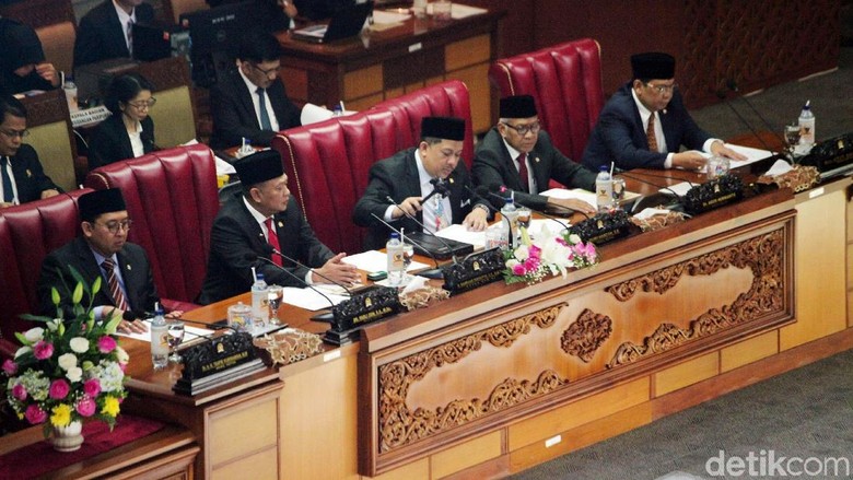 DPR Sahkan UU P3, UU Mangkrak Bisa Dilanjutkan Periode Mendatang DPR Sahkan UU P3, UU Mangkrak Bisa Dilanjutkan Periode Mendatang