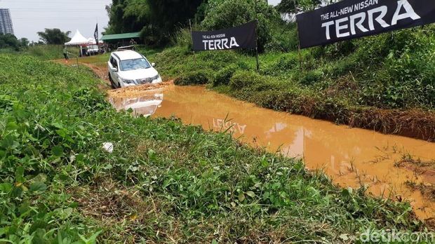 Nissan Terra,
