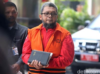 Tahanan KPK Ini Malu Tangannya Diborgol