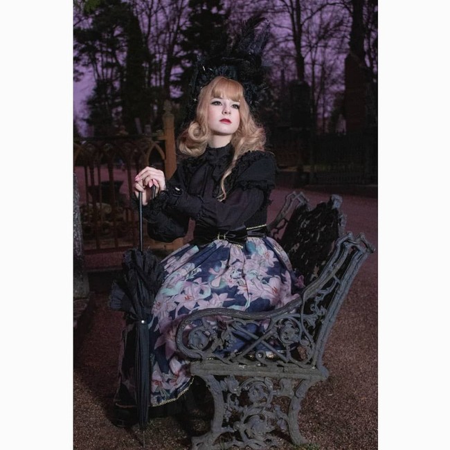 Gaunnya bagus banget, kamunya juga cantik, ungkap pengguna Instagram bernama @levifiziert_. Foto: Instagram/genesisoftheend