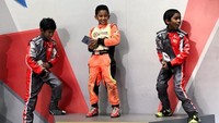 Bagi Al, juara di KF1 Singapura, tentu saja jadi modal berharga baginya untuk tampil di sejumlah total sembilan balapan di luar Indonesia yang akan ia ikuti sepanjang 2019 ini. Setelah dari Singapura, pelajar kelas 2 SD Al Azhar Pusat ini rencananya akan tampil di Lonato, Italia di penghujung Maret mendatang. Foto: dok. Tanada Racing