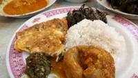 Ciri lainnya, ada beberapa lauk unik di penjaja nasi kapau. Salah satu yang wajib dicoba adalah gulai tambusu. Berupa usus sapi berisi campuran tahu dan telur di dalamnnya. Nyamm! Foto: dok. detikFood