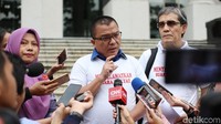 Menurut Denny, pada kenyataannya masih ada rakyat pemilih yang haknya berpotensi hilang karena belum mempunyai KTP elektronik, karena UU Pemilu mensyaratkan kepemilikan KTP elektronik untuk dapat terdaftar sebagai pemilih dan melakukan pemungutan suara.