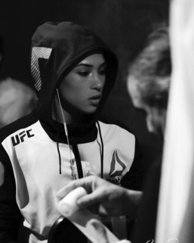 Valerie Loureda jadi bintang baru di MMA usai kemenangan debut pertamanya di petarungan Bellator 216. Prestasi yang diraih pegulat cantik ini pun membuat dirinya dikagumi oleh banyak pria. Foto: Instagram @valerieloureda