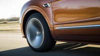 Akselerasi Bentley Bentayga Speed dari posisi diam sampai 100 km/jam ditempuh dalam 3,9 detik. Soal akselerasi, Lamborghini Urus lebih cepat, akselerasi yang sama Lamborghini Urus hanya butuh 3,6 detik atau lebih cepat 0,3 detik. Istimewa/Dok. Bentley.