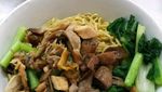 Hujan-hujan Dingin Paling Cocok Sarapan Mie Ayam Jamur yang Mantap Ini