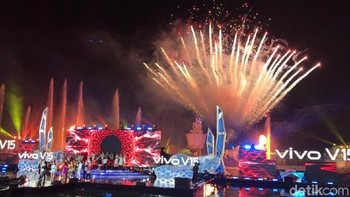 Pesta kembang api menutup peluncuran Vivo V15 dengan megah. Foto: Robi Setiawan/detikINET