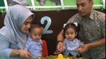 Gemas! Gaya Raja dan Ratu, Keponakan Syahrini Saat Makan Nasi Kuning