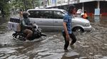 Terendam Banjir, Aktivitas di Ruko ITC Mangga Dua Tetap Normal