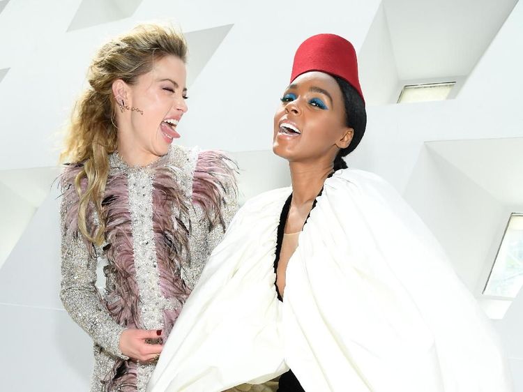 Dituntut Johnny Depp, Amber Heard Asyik-asyik di PFW 2019