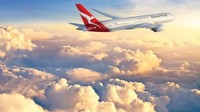 Qantas didirikan pada tahun 1920, penumpang yang diangkut pada tahun 2018 lalu sebanyak 55,3 juta. Qantas kini menjadi maskapai terbesar di negara itu juga salah satu merk paling terkenal di dunia (CNN Travel)
