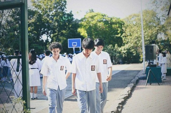 Traveler yang berdomisili di Bandung tentu sudah tak asing dengan nama SMA Negeri 20 yang berlokasi di Jalan Citarum. Sekolah ini pun kembali jadi saksi kisah cinta Dilan dan Milea dalam sekuelnya (Max Pictures) Traveler yang berdomisili di Bandung tentu sudah tak asing dengan nama SMA Negeri 20 yang berlokasi di Jalan Citarum. Sekolah ini pun kembali jadi saksi kisah cinta Dilan dan Milea dalam sekuelnya (Max Pictures)