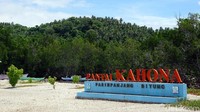 Traveler bisa berkunjung juga ke Pantai Kahona. Keeksotisan pantai ini dijamin akan memikat traveler yang liburan ke Pulau Lembeh (Wahyu/detikTravel)  