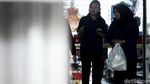 Melihat Penerapan Diet Kantong Plastik di Jakarta