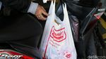 Melihat Penerapan Diet Kantong Plastik di Jakarta