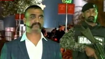 Ramai-ramai Pamer Kumis ala Pilot India yang Ditangkap Pakistan