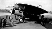 Didirikan tahun 1919, KLM terbang pertama pada Mei 1920. Kebutuhan sebagai Hindia Belanda di masa dulu menjadi motivasi kuatnya dan pada tahun 1924, KLM meluncurkan layanan dari Amsterdam ke Batavia (Jakarta) (CNN Travel)