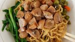 Hujan-hujan Dingin Paling Cocok Sarapan Mie Ayam Jamur yang Mantap Ini