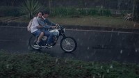 Kalau ditanya mana tempat terbaik untuk Milea, pastinya adalah Jalan Milea yang terletak di Jalan Taman Cibeunying dan juga Jalan Cilaki. Jalan ini pun kerap dilewati Dilan dan Milea di sekuel film keduanya (Max Pictures)