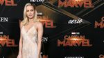 Brie Larson Bawa Pesawat Antariksanya di Red Carpet Captain Marvel