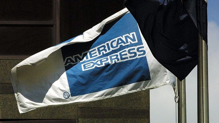 392144 03: A flag blows in the wind in front of the American Express corporate headquarter building July19, 2001 in New York City. The financial services company announced July18 they will cut approximately 4,000 to 5,000 jobs. (Photo by Mario Tama/Getty Images)