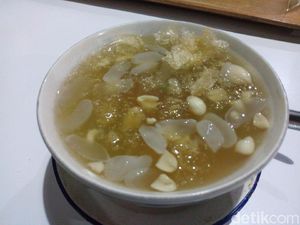 Lebih dari 50 Tahun Wedang Ronde Jago Hangatkan Warga Salatiga
