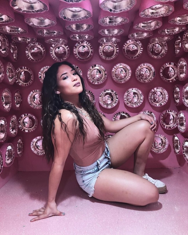 Pegulat berusia 20 tahun ini dibesarkan dengan taekwondo. Ayahnya merupakan pemilik Akademi Taekwondo Master Frank di Miami selama lebih dari taekwondo. Foto: Instagram @valerieloureda