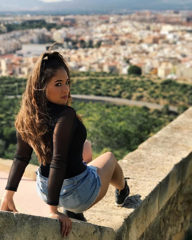 Ini adalah saat yang saya impikan sejak saya masih kecil, seumur hidup saya, kata Valerie seperti dilansir dari MMA Fighting. Foto: Instagram @valerieloureda