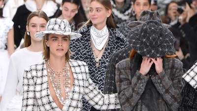 Haru di Fashion Show Chanel, Model Menangisi Kepergian Karl Lagerfeld