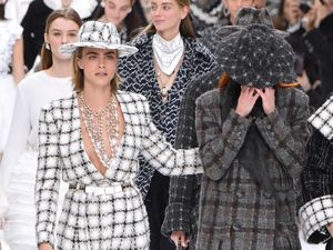 Haru di Fashion Show Chanel, Model Menangisi Kepergian Karl Lagerfeld