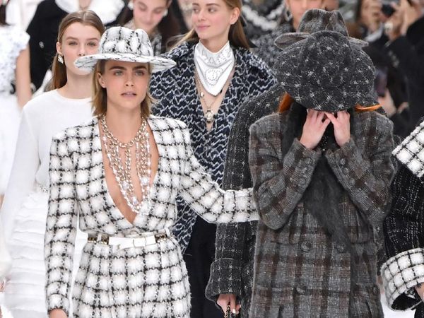 Haru di Fashion Show Chanel, Model Menangisi Kepergian Karl Lagerfeld
