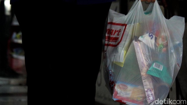 Kantong Plastik Bakal Kena Cukai Rp 200/lembar