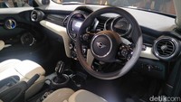 Mobil yang hanya ditawarkan sebanyak 6 unit ini dapat dipesan mulai 5 Maret 2019 dengan banderolan Rp. 770.000.000 off-the-road.