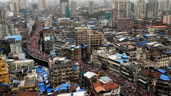Mumbai, India. Populasi: 22,3 juta. Kepadatan: 67.300/mi². Foto: via Brainberries