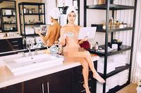 Demi Promosikan Bisnis, Kourtney Kardashian Difoto Tanpa Busana