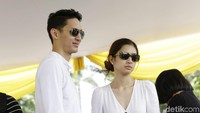 Sang kekasih, Daniel Wenas juga hadir menemani Mikha di acara tersebut. Pool/Palevi S/detikFoto.