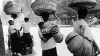 Potret aktivitas warga Korea Selatan yang dipotret sekitar tahun 1963. Keystone/Hulton Archive/Getty Images  