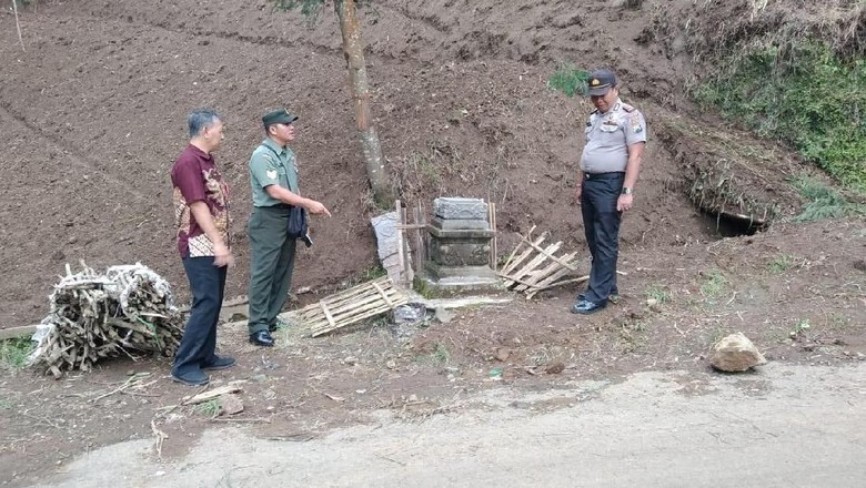 Tiga Patung Simbol Hindu Dirusak Orang Tak Dikenal di Lumajang Tiga Patung Simbol Hindu Dirusak Orang Tak Dikenal di Lumajang