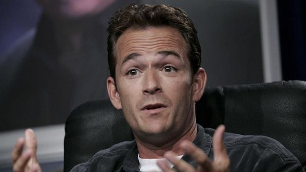 'Beverly Hills 90210' Kenang Mendiang Luke Perry