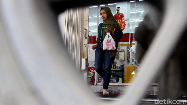 Kantong Plastik Tidak Lagi Gratis, Pengusaha Plastik Mengeluh