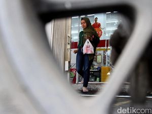 Anies Larang Kantong Kresek, Pengusaha Minta Insentif Pajak 20%