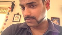 Seorang pengguna Twitter memposting foto dirinya dengan kumis ala Abhinandan. Terinspirasi oleh #Abhinandan #moustache #Josh, demikian cuitan Aditya Swaminathan. (Foto: Twitter via CNN)