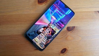 Namun lantaran berbasis Android 9.0, ponsel ini bisa menghemat penggunaan baterai. Foto: Mobile Indian