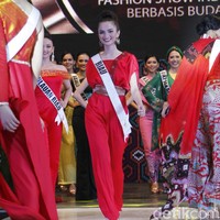 Jumpsuit dengan potongan oversized memberi volume yang tepat untuk tubuh petite finalis asal Riau, Sabrina Woro Anggraini. Foto: Mohammad Abduh/Wolipop