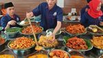 Lamak Bana! Nasi Kapau Berlauk Komplet Buat Makan Siang